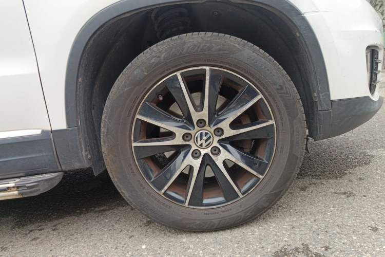 Used Volkswagen Tiguan 2015 2.0 TSI Automatic All-Wheel Drive Luxury Edition Right Front Wheel Hub
