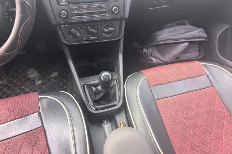 Used Volkswagen Jetta 2019 Dream Edition 1.4L Manual Fashion Version