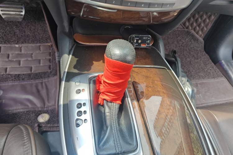 Used Infiniti QX60 2014 2.5 S/C Hybrid All-Wheel-Drive Versatile Edition Gear Lever