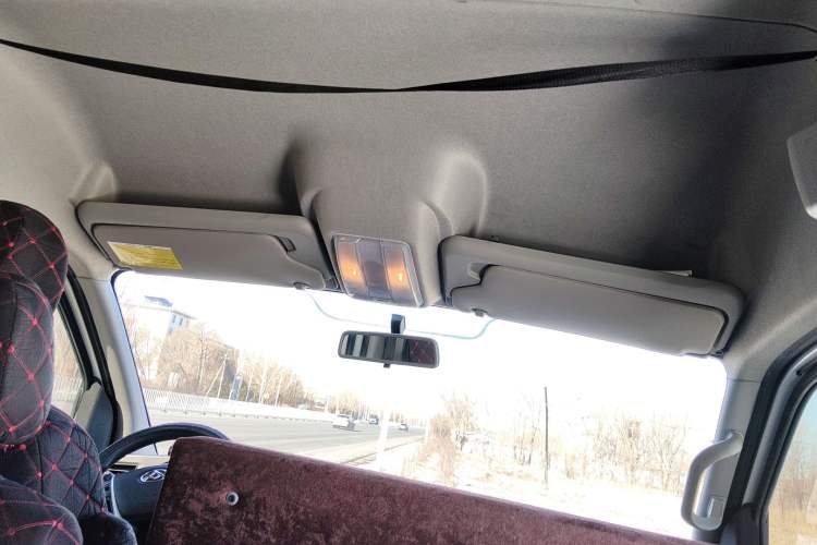 Used SAIC MAXUS Xintu V80 2021 2.0T Manual Classic Aoyuntong Short Wheelbase Mid-Height 7/8/9-Seater