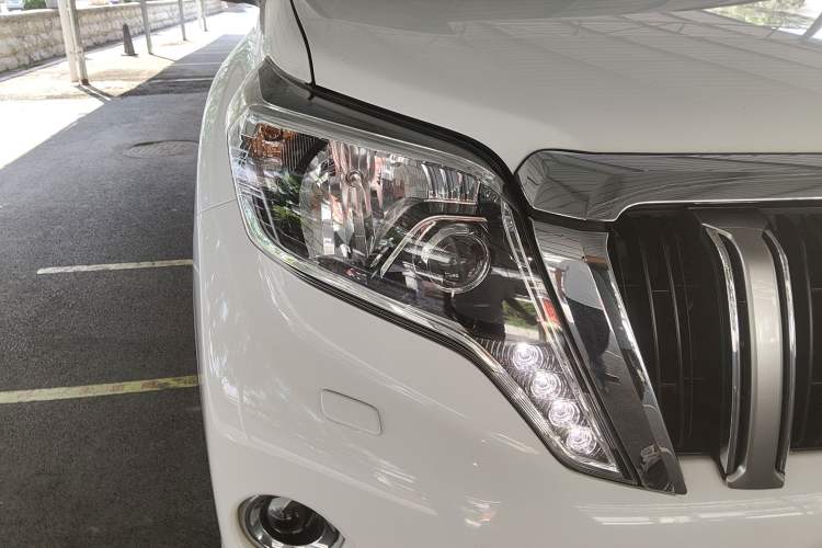 Used Toyota Prado 2016 3.5L Automatic TX-L NAVI Right Front Headlight