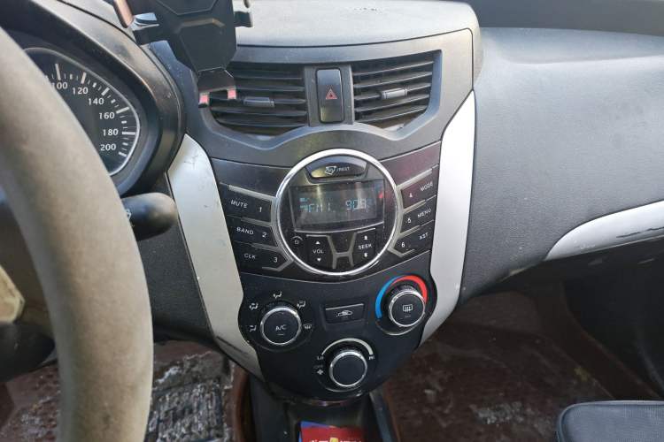 Used FAW Xiali N7 2013 1.3L Manual Luxury Model Audio And AC Panel