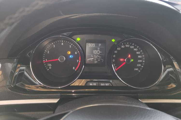 Used Volkswagen C-TREK 2017 230TSI DSG Luxury Model
