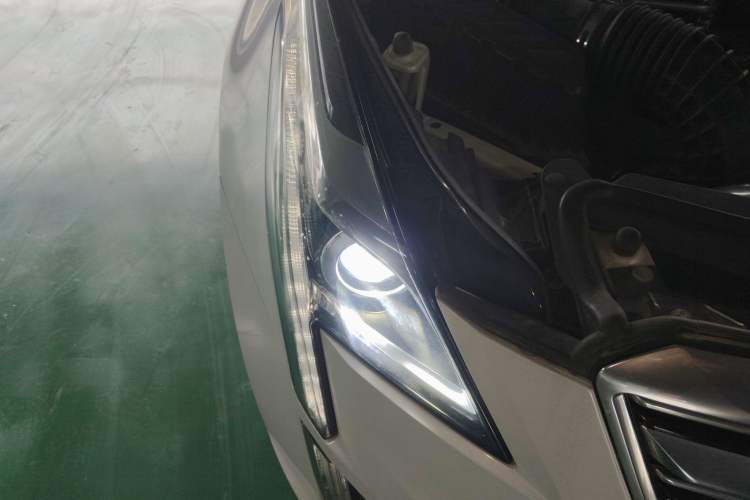 Used Cadillac XT5 2016 25T Luxury Model Right Front Headlight