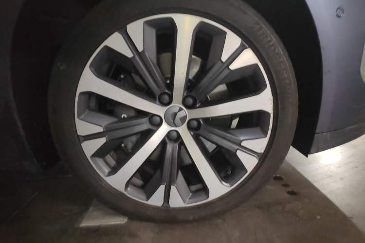 Used Nio ET7 2024 75 kWh Executive Signature Edition Right Front Wheel Hub