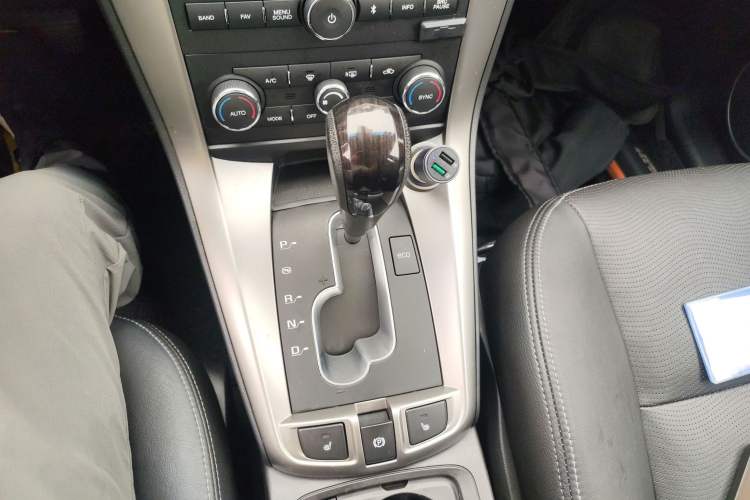 Used Chevrolet Captiva 2015 2.4L 4x4 Flagship Edition 7-Seater