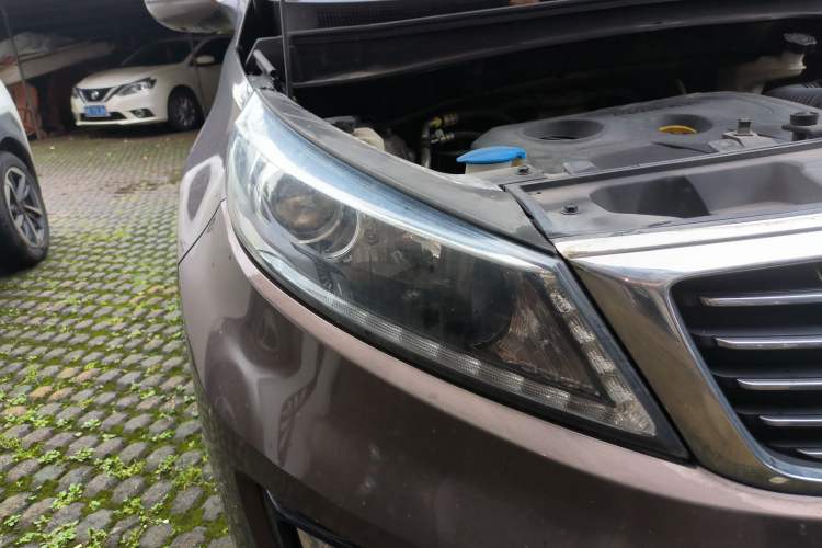Used Kia Sportage R 2015 2.0L Automatic Two-Wheel Drive DLX Model Right Front Headlight