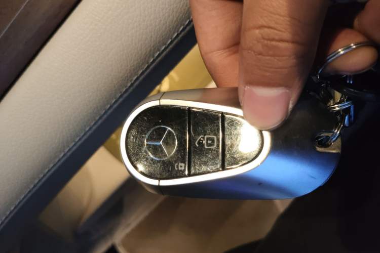 Used Mercedes-Benz EQS SUV 2023 450 4MATIC Pioneer Edition Vehicle Key