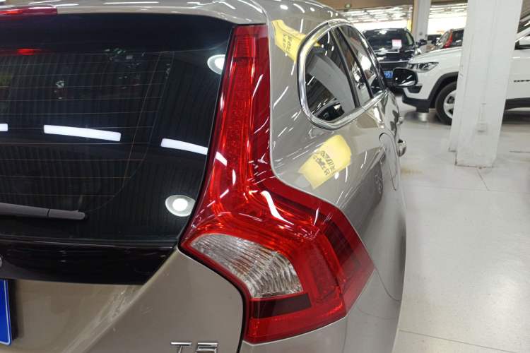 Used Volvo V60 2015 T5 Zhiya Edition