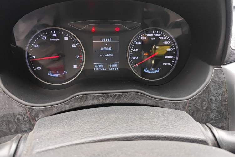 Used JAC Refine M4 2016 2.0L Manual Luxury Version