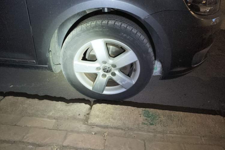 Used Volkswagen Touran 2013 1.4T DSG Comfort Edition 5-Seater Right Front Wheel Hub