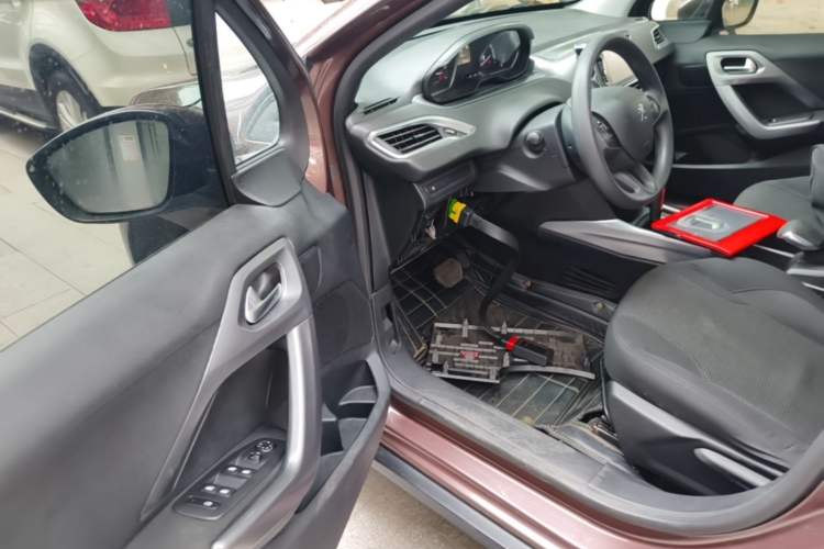 Used Peugeot 2008 2014 1.6L Automatic Fashion Edition
