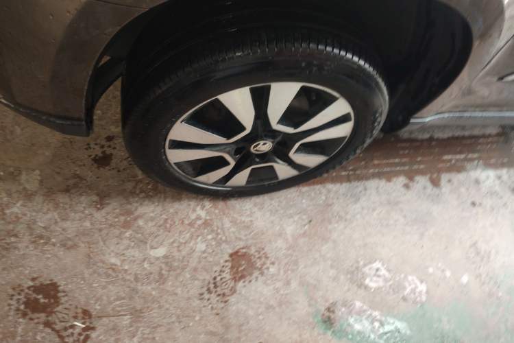 Used Skoda Yeti 2014 1.4 TSI DSG Polar Edition Left Front Wheel Hub