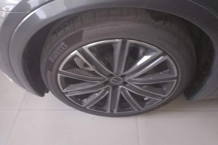 Used Hima Luxeed R7 2024 All-Electric 667 km Max
