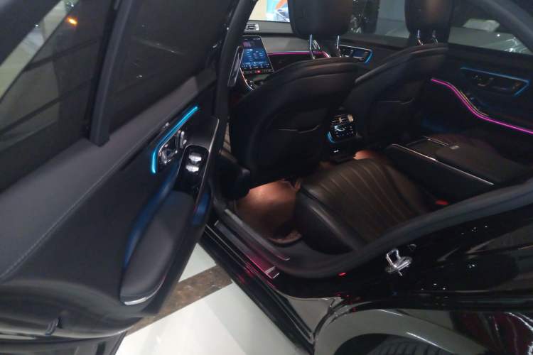Used Mercedes-Benz S-Class 2022 S 400 L Business Model Left Rear Seat