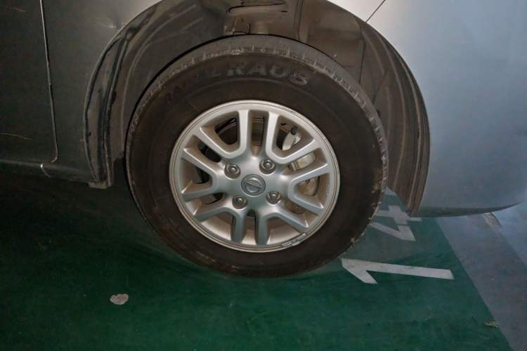 Used Nissan NV200 2014 1.6L CVT Luxury Model China V Standard Right Front Wheel Hub