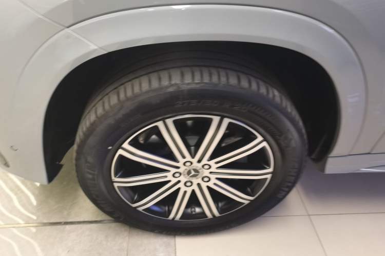 Used Mercedes-Benz GLE 2024 Refreshed GLE 350 4MATIC Stylish Edition Left Front Wheel Hub