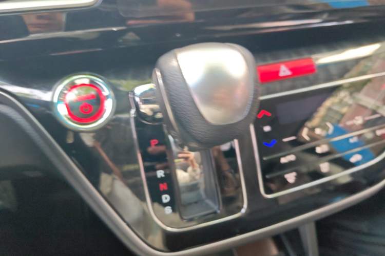 Used Honda Elysion 2019 2.0L Hybrid Supreme Edition Gear Lever