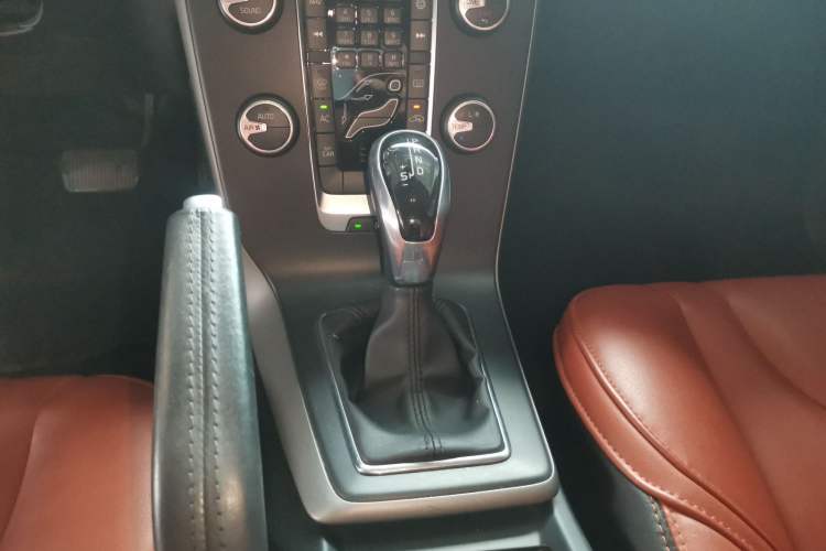 Used Volvo V40 2017 T3 Smart Edition
