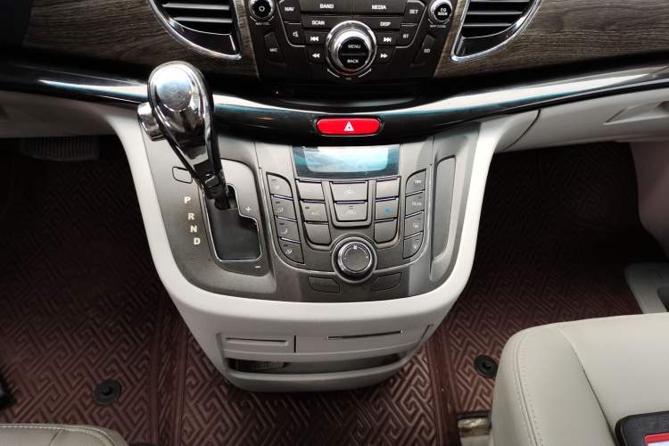 Used JAC Refine M5 2013 2.0T Gasoline Automatic Business Edition
