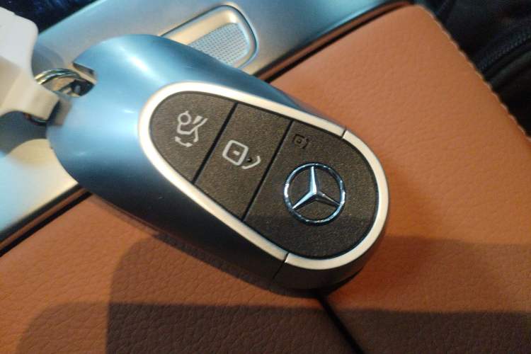 Used Mercedes-Benz GLC 2024 GLC 260 L 4MATIC Dynamic Edition 5-seater Vehicle Key