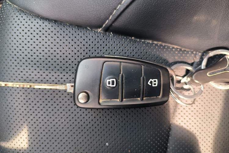 Used Isuzu D-MAX 2023 2.5T Automatic 4x4 Diesel Flagship Long Wheelbase Model Vehicle Key