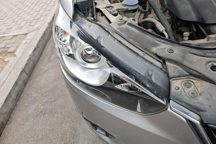 Used Mazda CX-5 2015 2.0L Automatic 4x4 Luxury Edition Right Front Headlight