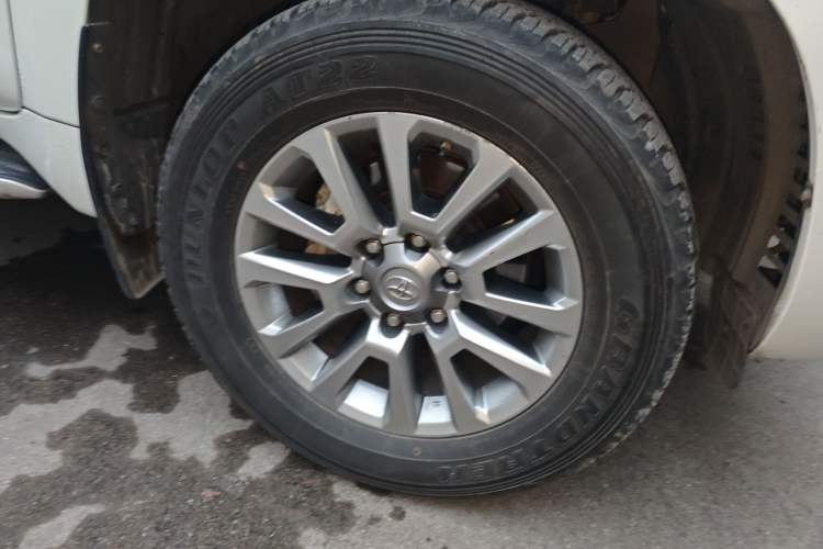 Used Toyota Prado 2018 3.5L Automatic TX-L with Rear-Mounted Spare Tire Right Front Wheel Hub