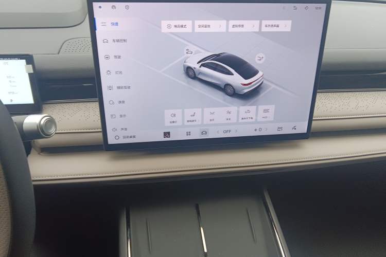 Used Geely Galaxy 8 2025 130km EM-P Starship Edition Audio And AC Panel