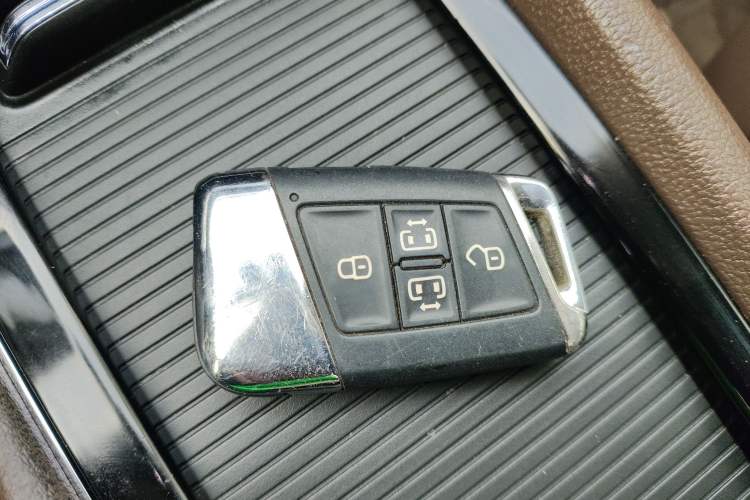 Used Volkswagen Viloran 2020 330TSI Luxury Edition
