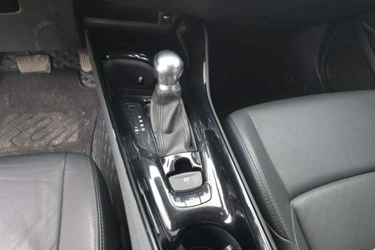 Used Toyota IZOA 2018 2.0L Yichi Version China VI Standard