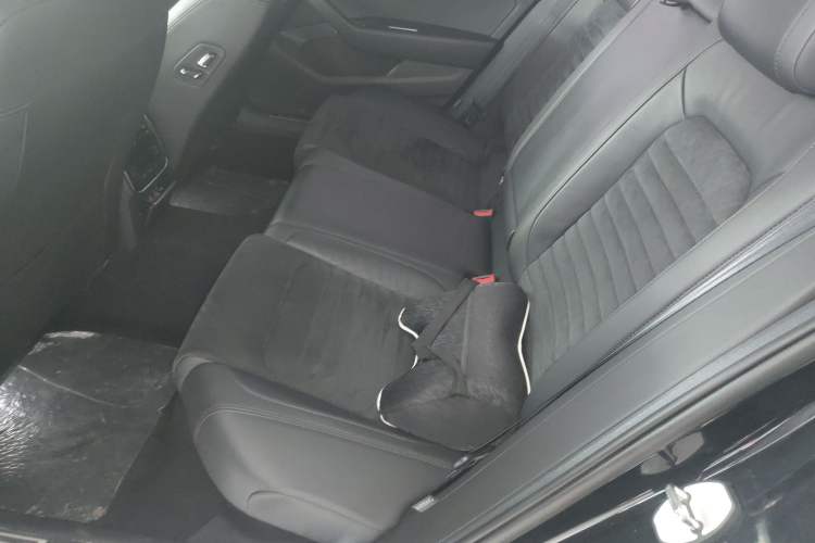 Used Volkswagen Magotan 2017 330TSI DSG Luxury Model Left Rear Seat