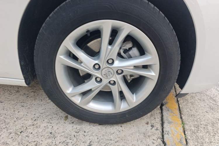 Used Buick Regal 2024 25T Deluxe Edition Right Front Wheel Hub