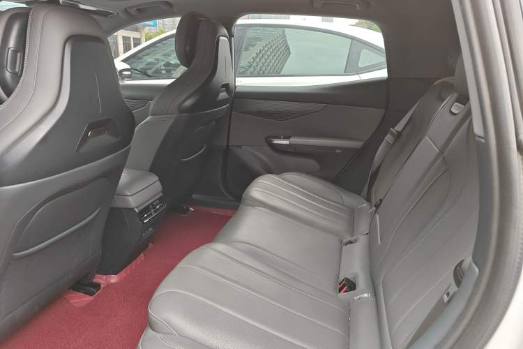 Used Lynk & Co 07 2024 EM-P 126 Long-Range Pro Left Rear Seat