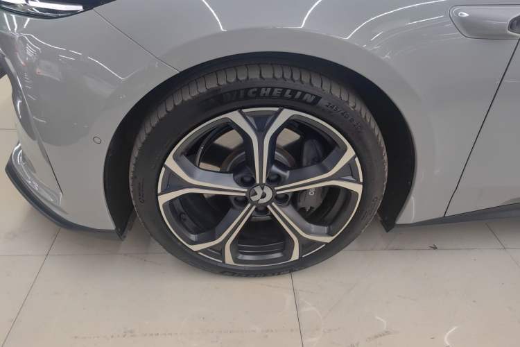 Used Nio ET5T 2023 75 kWh Touring Left Front Wheel Hub