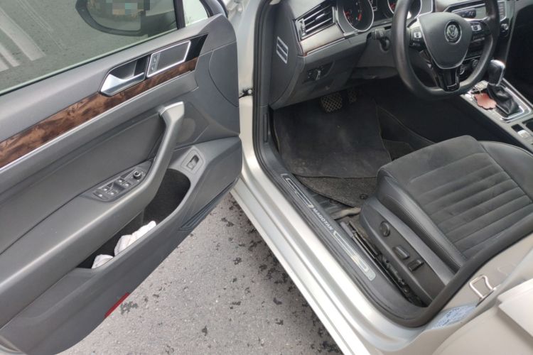 Used Volkswagen Magotan 2017 330TSI DSG Luxury Model
