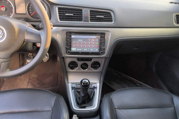 Used Volkswagen Lavida 2013 Restyled Classic 1.6L Manual Comfort Edition Audio And AC Panel