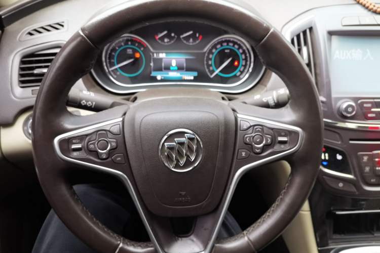 Used Buick Regal 2015 2.0L Elite Fashion Edition Steering Wheel