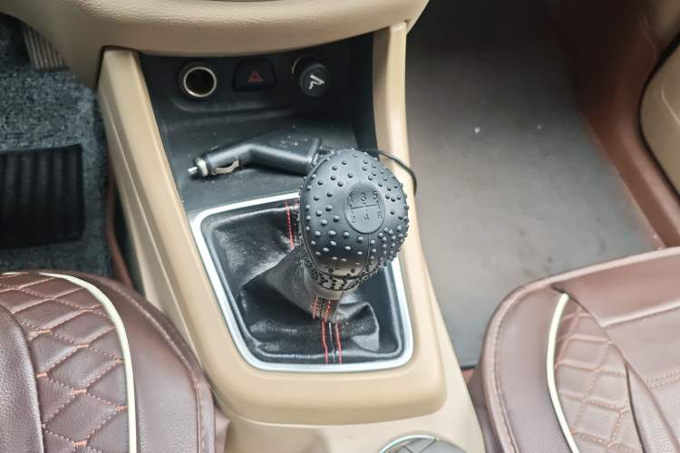 Used Baojun 730 2014 1.5L manual standard trim 7 seats
