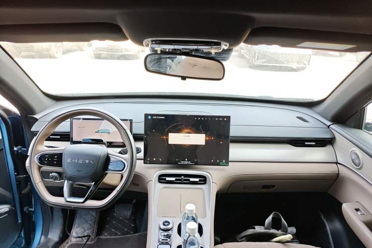 Used Chery Tiggo 8 PLUS C-DM 2025 1.5T 116 km Prestige Version 5 Seats Center Console