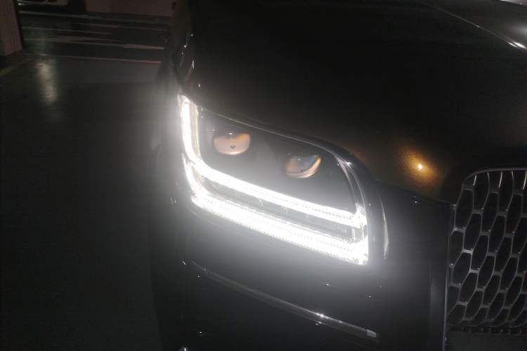 Used Lincoln Navigator 2020 3.5T Prestige Edition Right Front Headlight