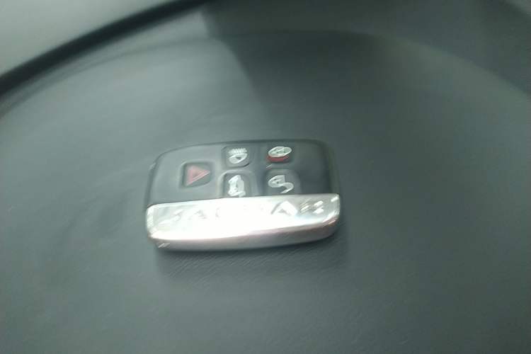 Used Jaguar F-PACE 2016 2.0T Two-Wheel Drive Urban Luxury Edition