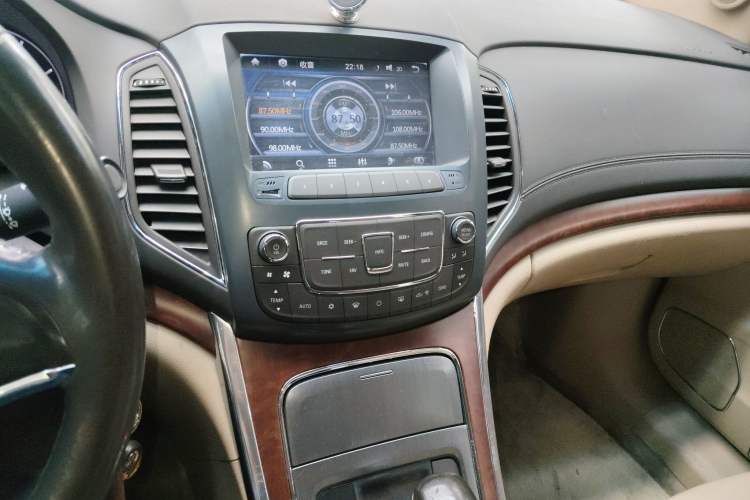 Used Roewe 950 2012 2.0L Comfort Edition Audio And AC Panel