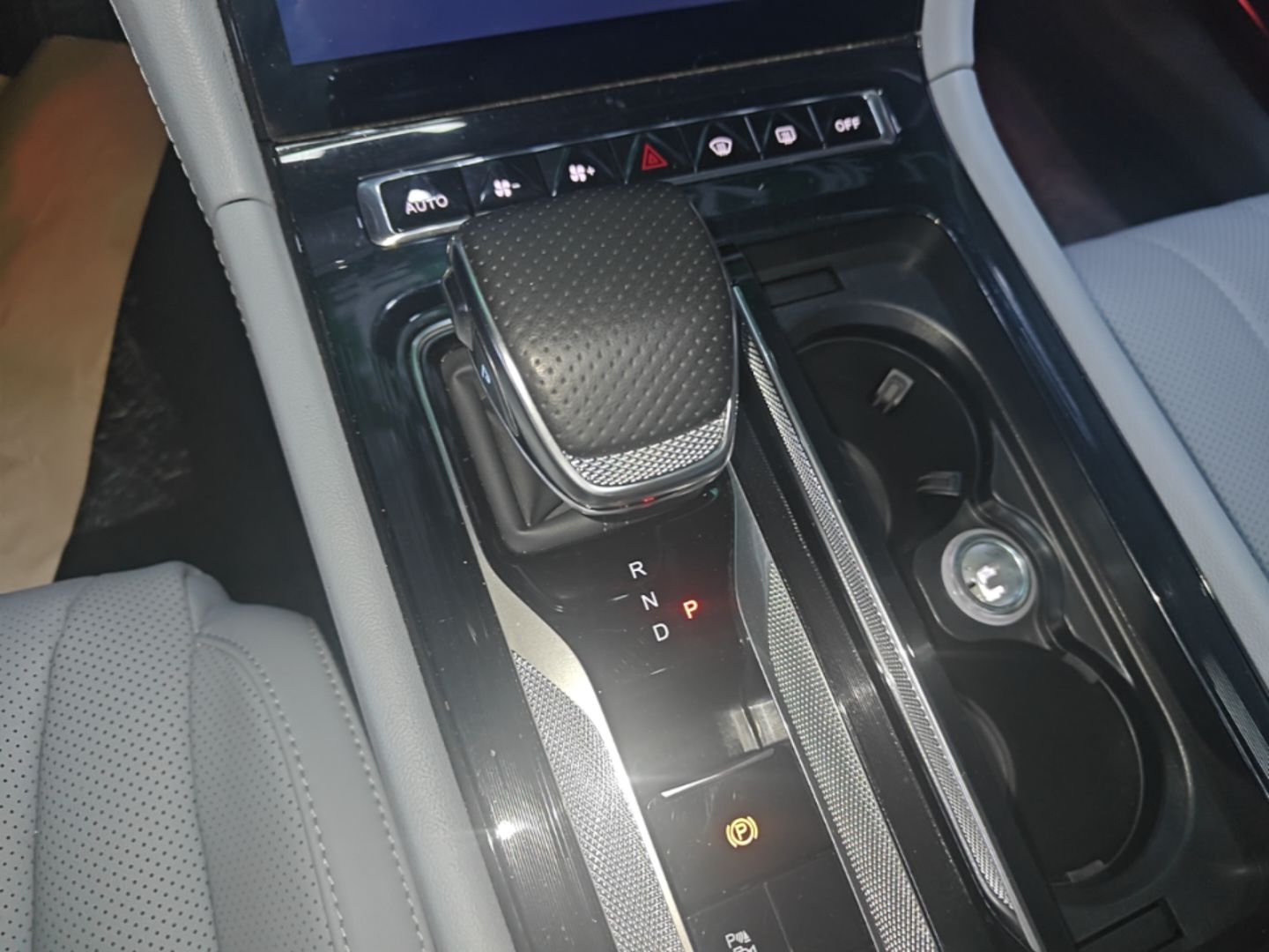 Hongqi H5 PHEV 2025 170 Super Hybrid Version — снимка 16