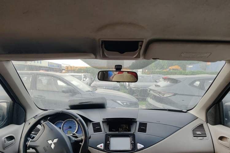 Used Mitsubishi Zinger 2011 2.0L Automatic Luxury Version Headliner