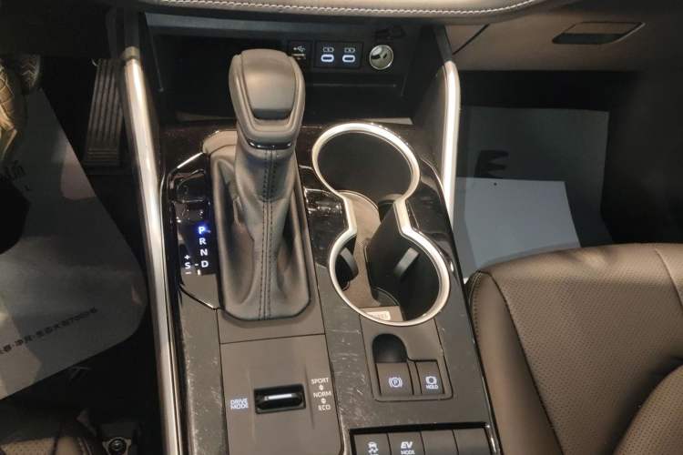 Used Toyota Highlander 2024 2.5L Smart Electric Hybrid Dual-Motor Two-Wheel-Drive Elite Edition 5 Seats Gear Lever