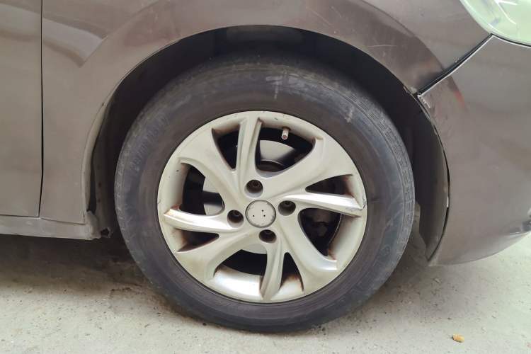 Used Peugeot 301 2014 1.6L Manual Comfort Edition Right Front Wheel Hub