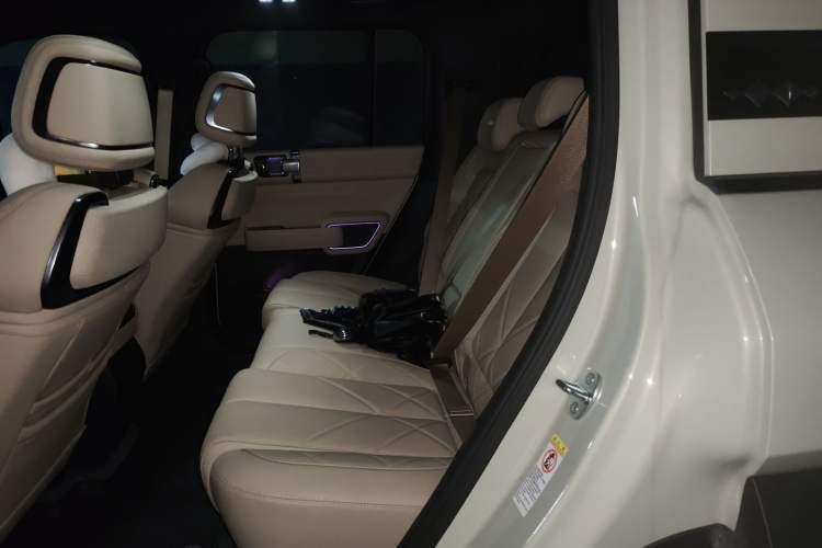 Used Formula Leopard 5 2023 Navigator Edition
