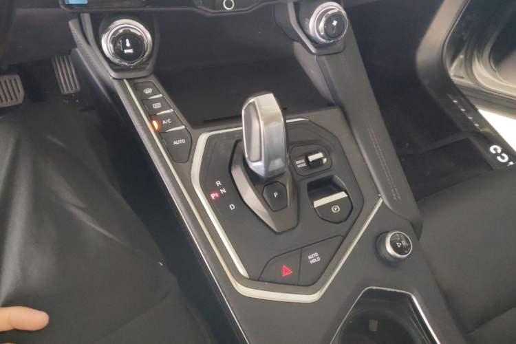 Used Lynk & Co 01 2021 2.0TD Two-Wheel-Drive Pro Trim Gear Lever