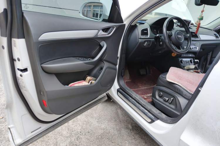 Used Audi Q3 2017 30 TFSI Fashion Model
